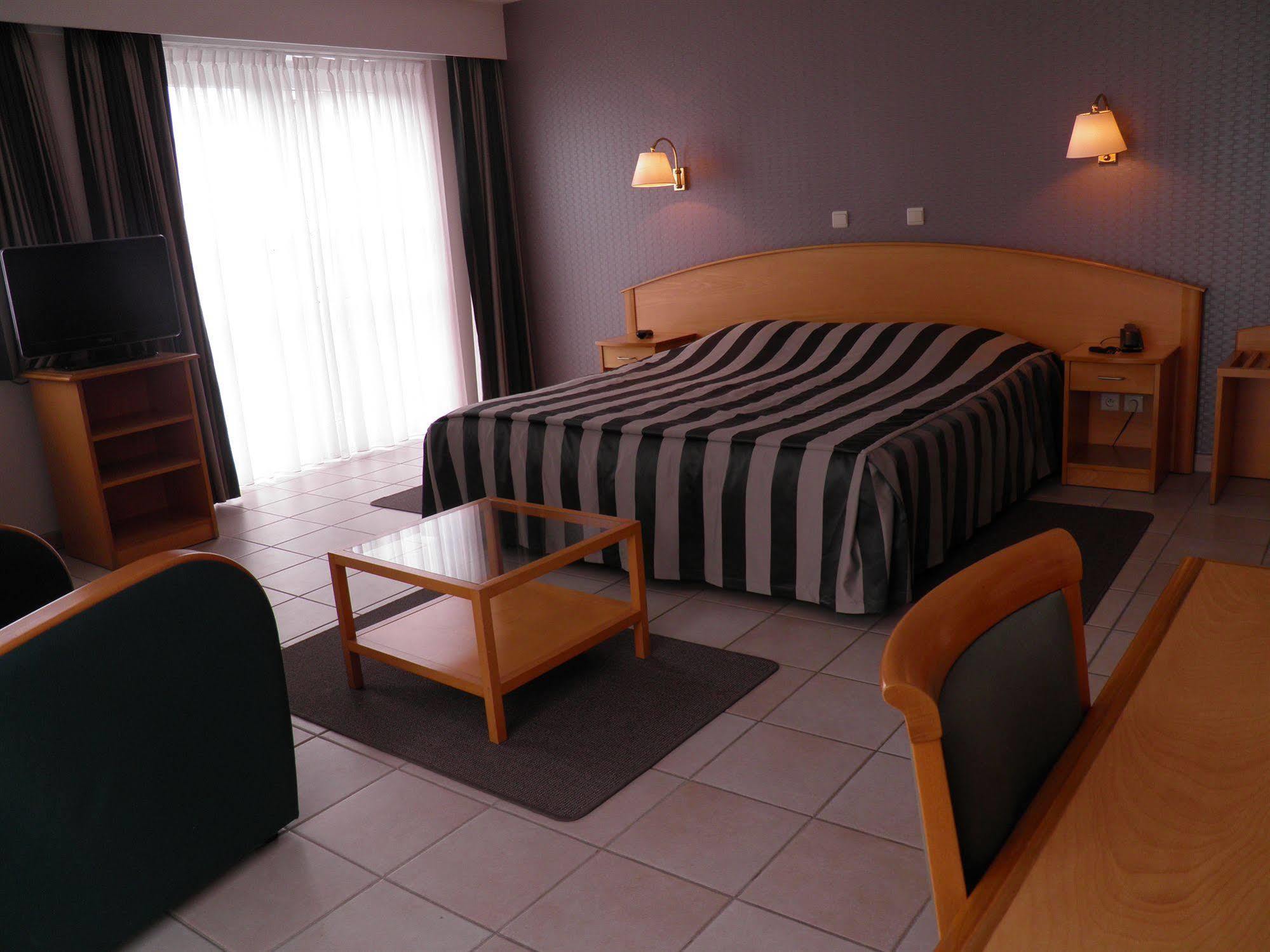 Domein Westhoek Apartment Oostduinkerke Buitenkant foto